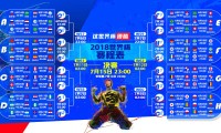 球迷区官方志愿者现场衣物寄存与领回流程说明，志愿服务穿球鞋